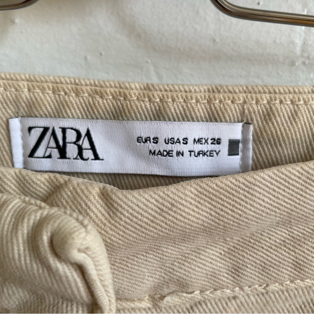 ZARA Gold Buttoned Straight Leg Jeans - Picture 6 of 6
